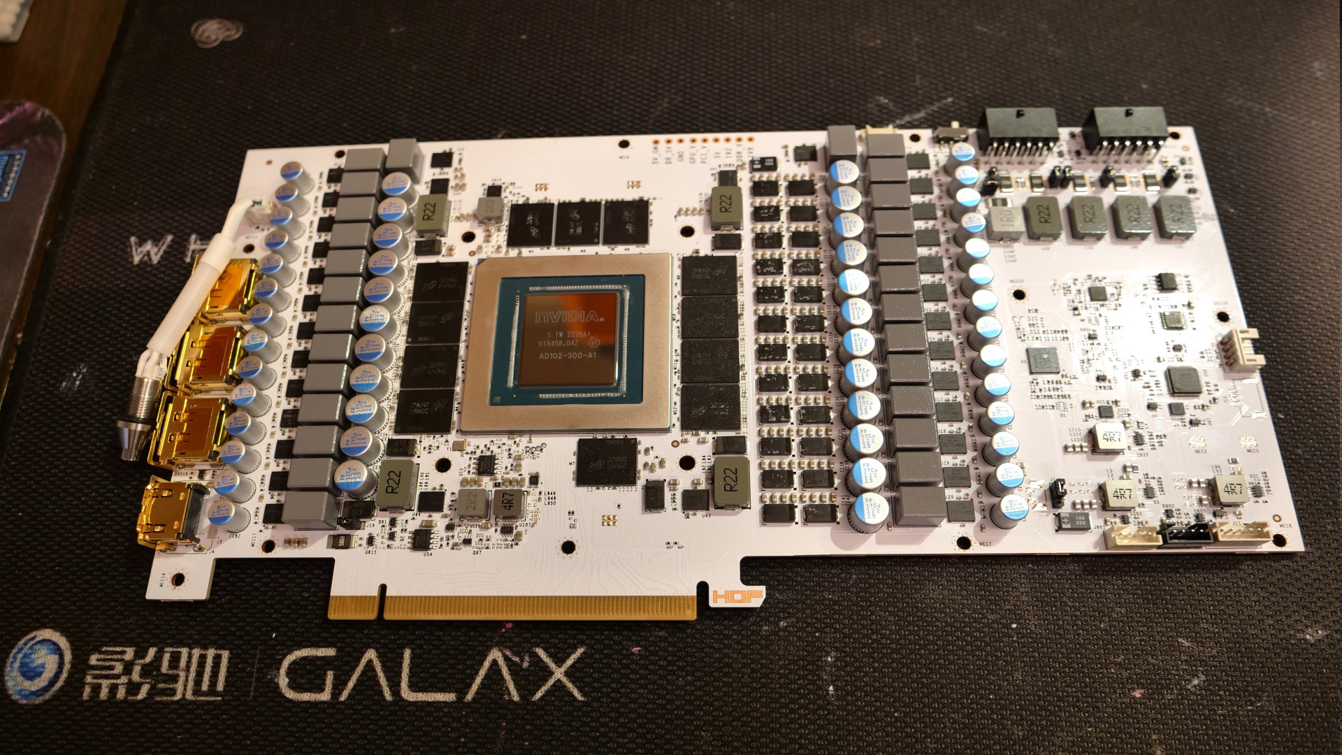 Видеокарта Nvidia RTX 4090 от Galax потребляет 1000 Вт через два кабеля питания