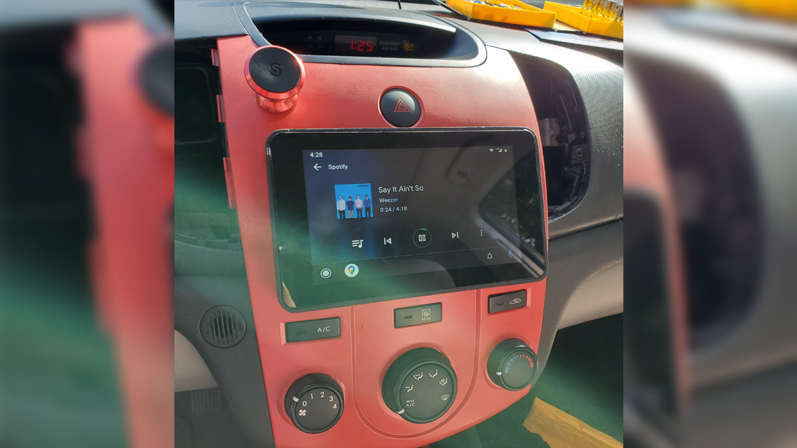 Raspberry Pi 4 Car Dash Computer Takes Linux on the Road