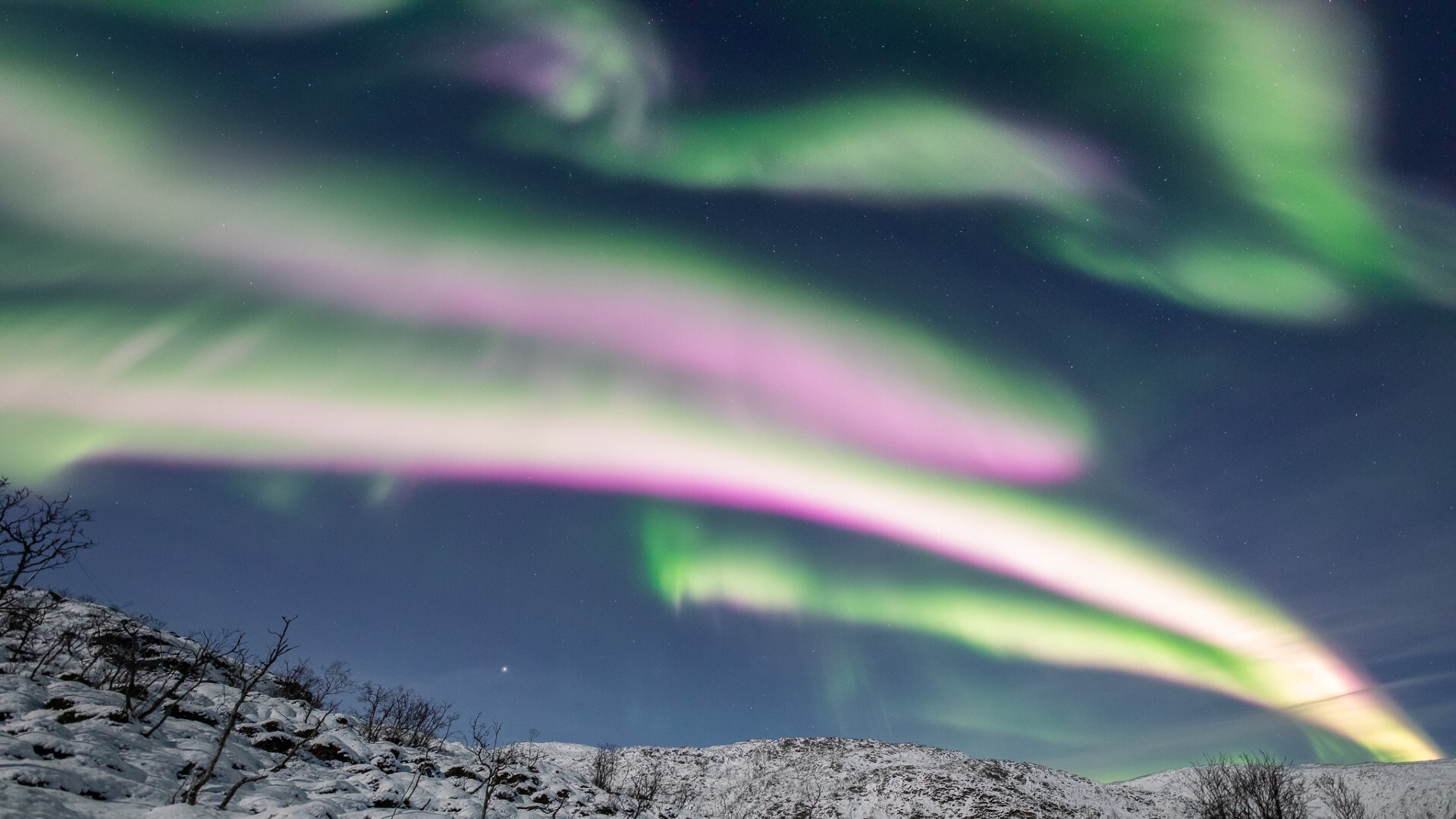 Super rare pink and orange auroras surprise Norwegian skywatchers again