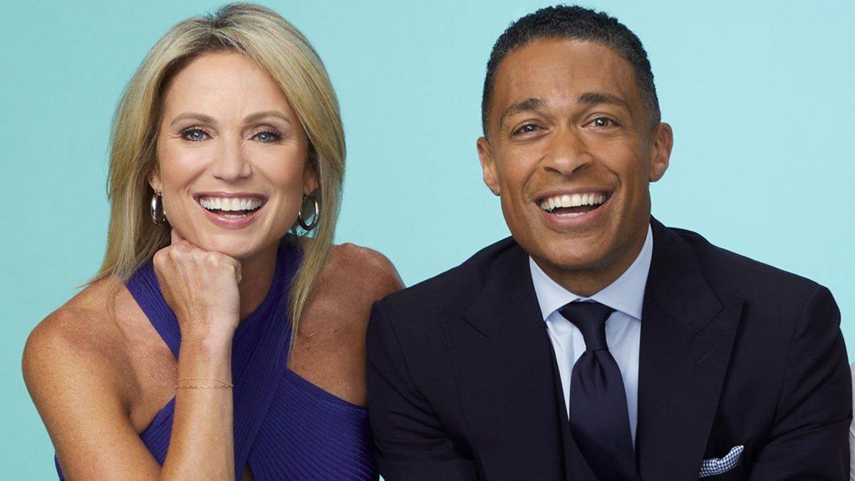 Amy Robach And T J Holmes Soak Up The Sun And Engage In Pda While On