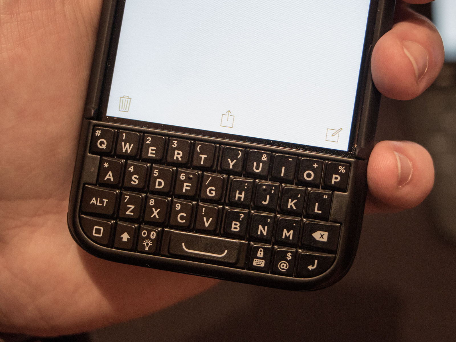 Blackberry And Typo Reach Settlement Typo To Discontinue Sales Of Smartphone Keyboards Imore