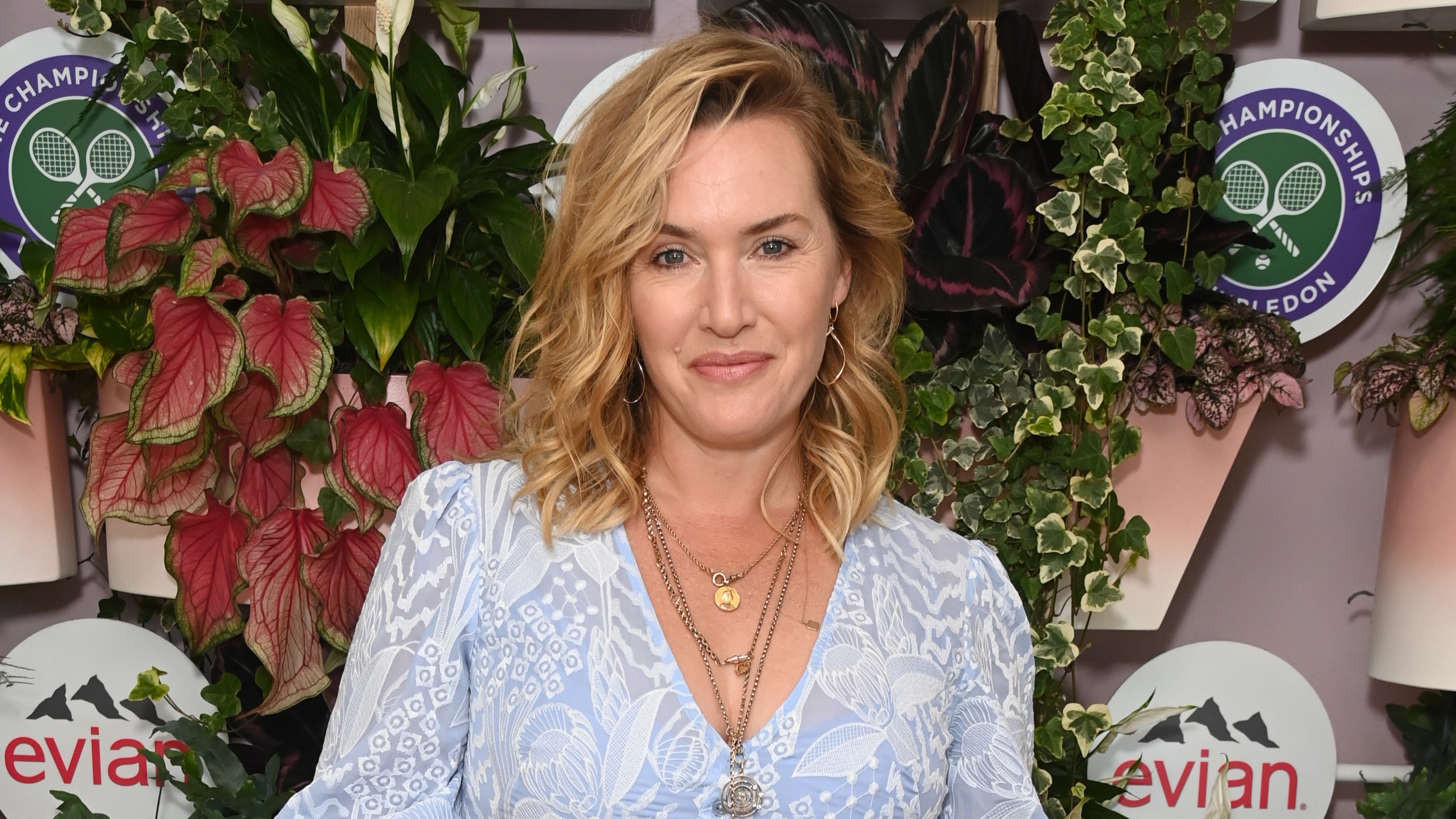  Kate Winslet donates £17,000 to help family struggling with rising energy costs 