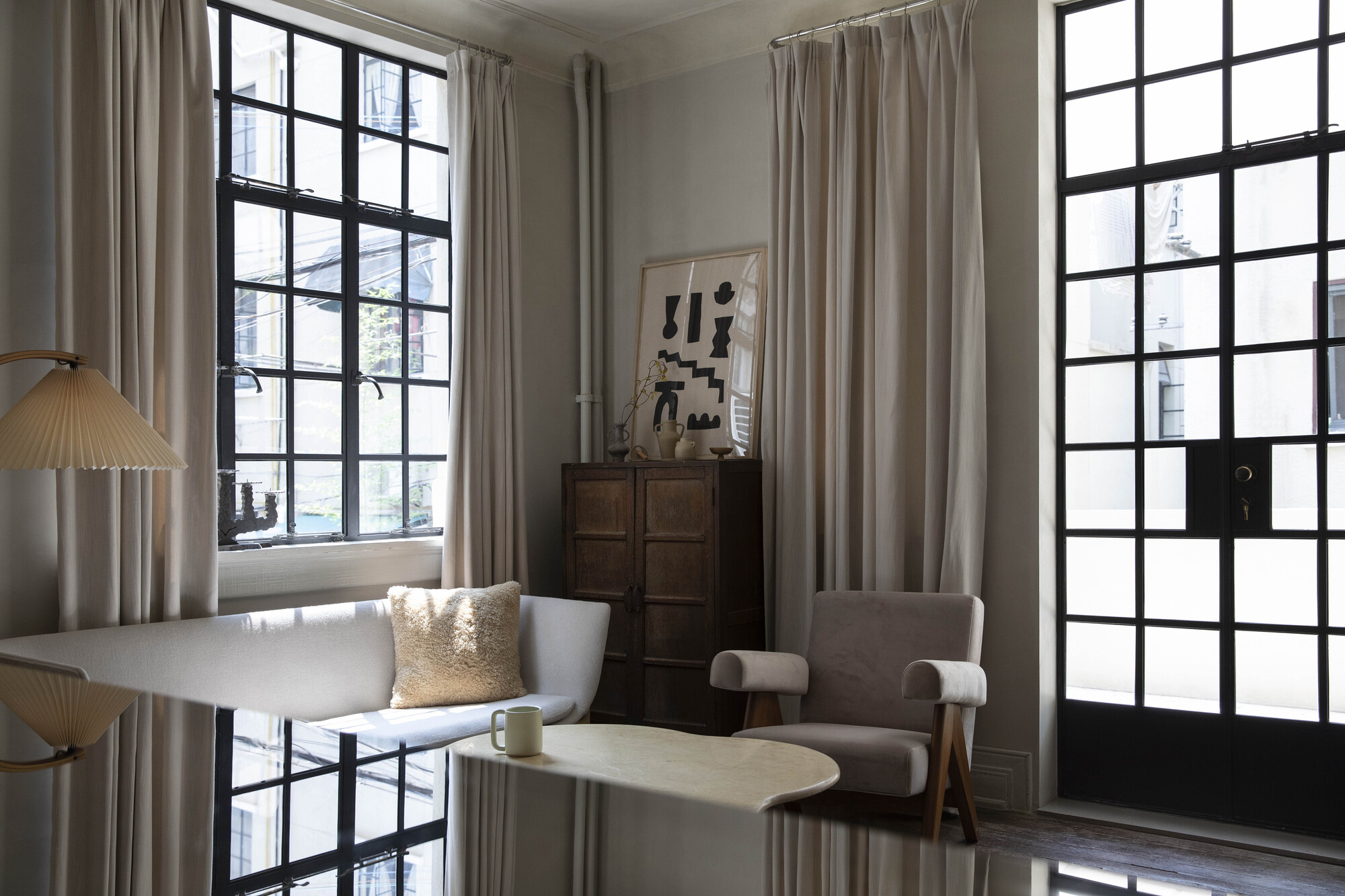 Should Curtains Match Your Wall Color We Ask The Designers Livingetc