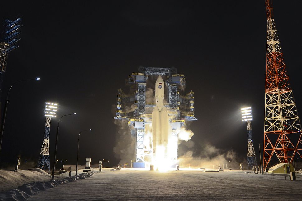 Russia Launches New Angara A5 Rocket On Second Test Flight In Nighttime