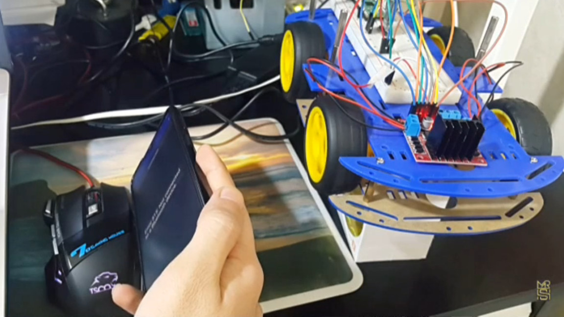Raspberry Pi Pico Controls Robot with Smartphone Accelerometer