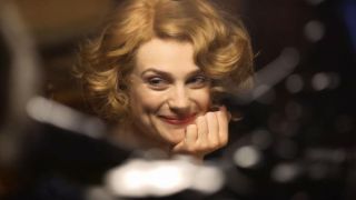 Alison Sudol is Queenie Goldstein