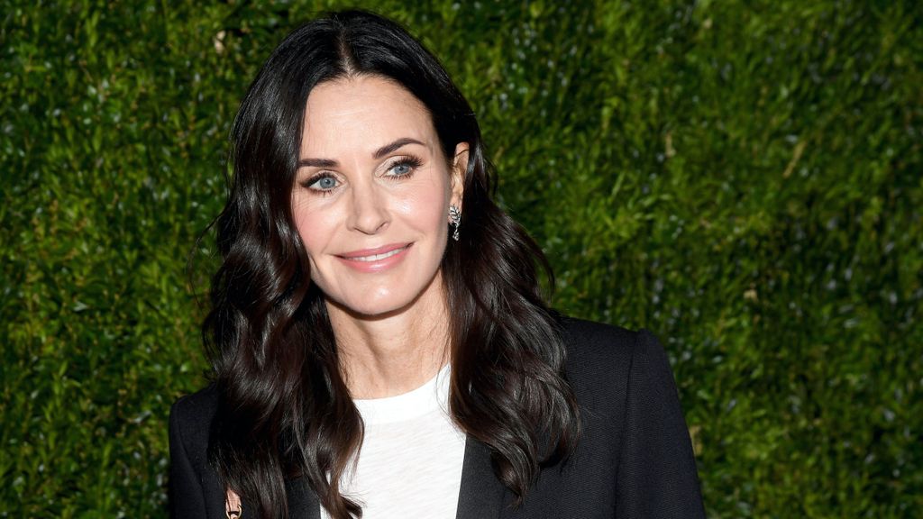 Courteney Cox Brought Back Her Scream Bangs For Halloween Marie Claire