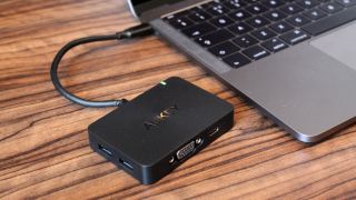 3 Aukey USB C Hub VGA