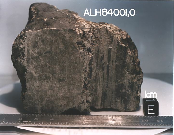 Infamous Mars meteorite contains organic molecules, but they aren't proof of life thumbnail