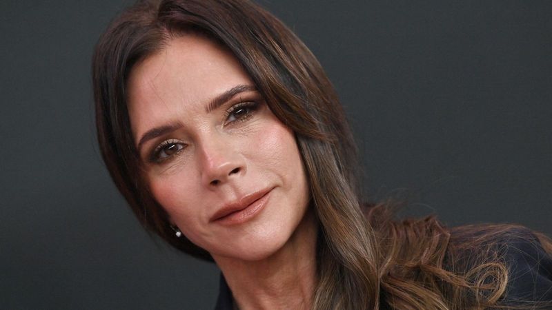 Victoria Beckham S Nearly Naked Christmas Tree Is On Trend Homes