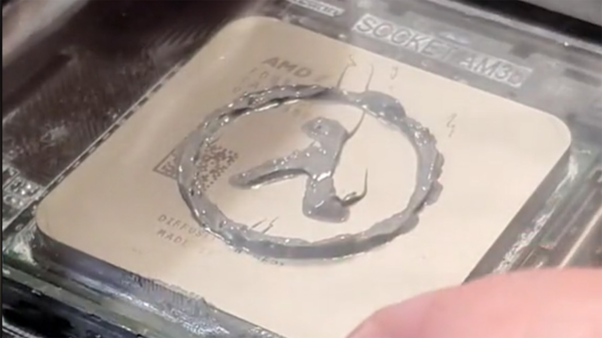 This TikTok account is testing weird thermal paste patterns so you don’t have to