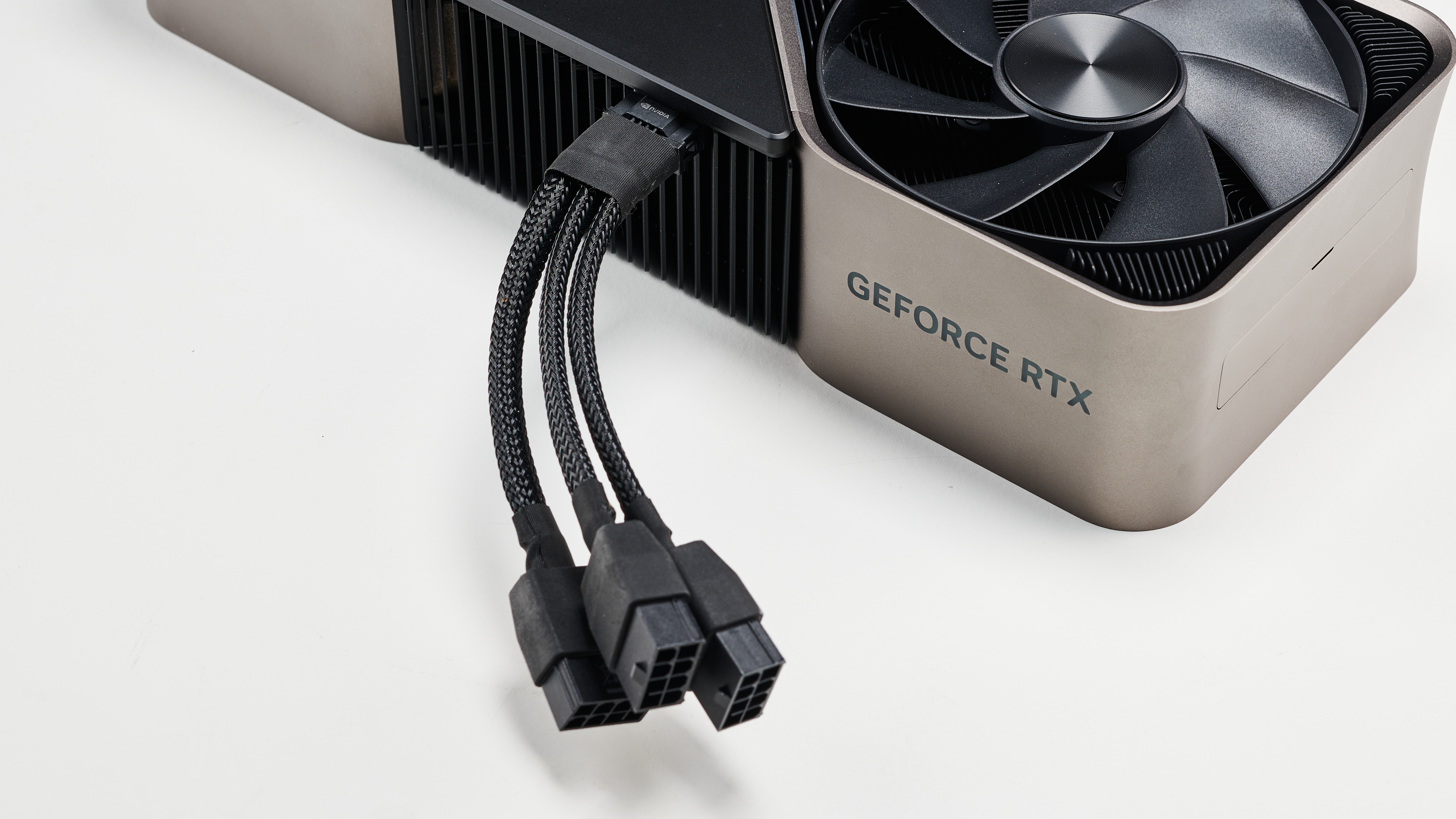  PCI-SIG says melty GPU cables aren't its fault, tells manufacturers to test your own adapters 