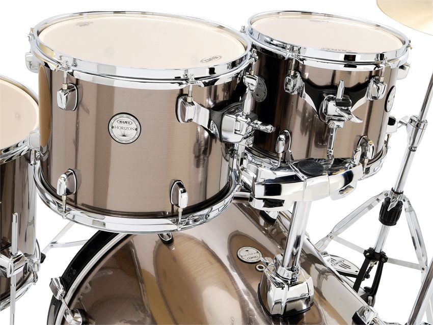 Small toms have ITS tom mounts which are strong but sleek and have integrated, streamlined memory locks