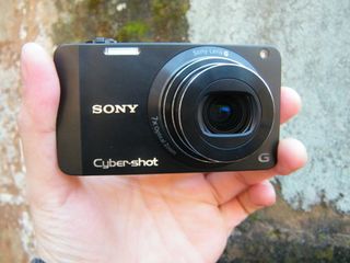 Sony cyber-shot wx10 - in hand