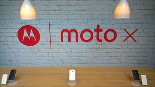 Moto X arrives early in UK stores