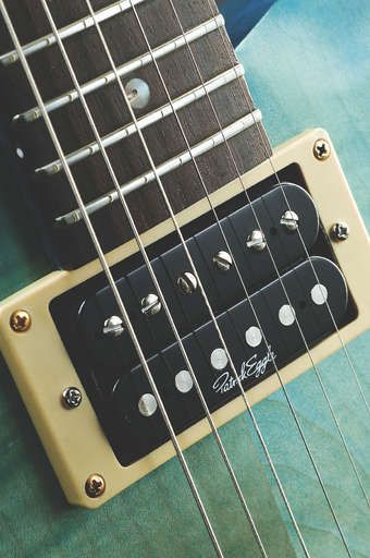 Easy high-end access as the body joins the neck at the 20th fret