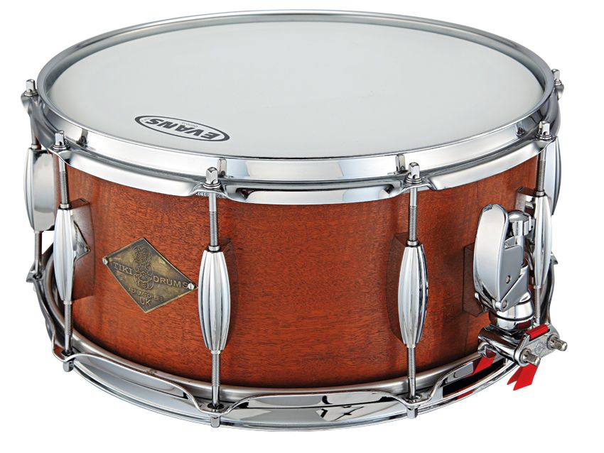 The Beeswing mahogany snare has 10 retro-stylish, double-ended lugs.