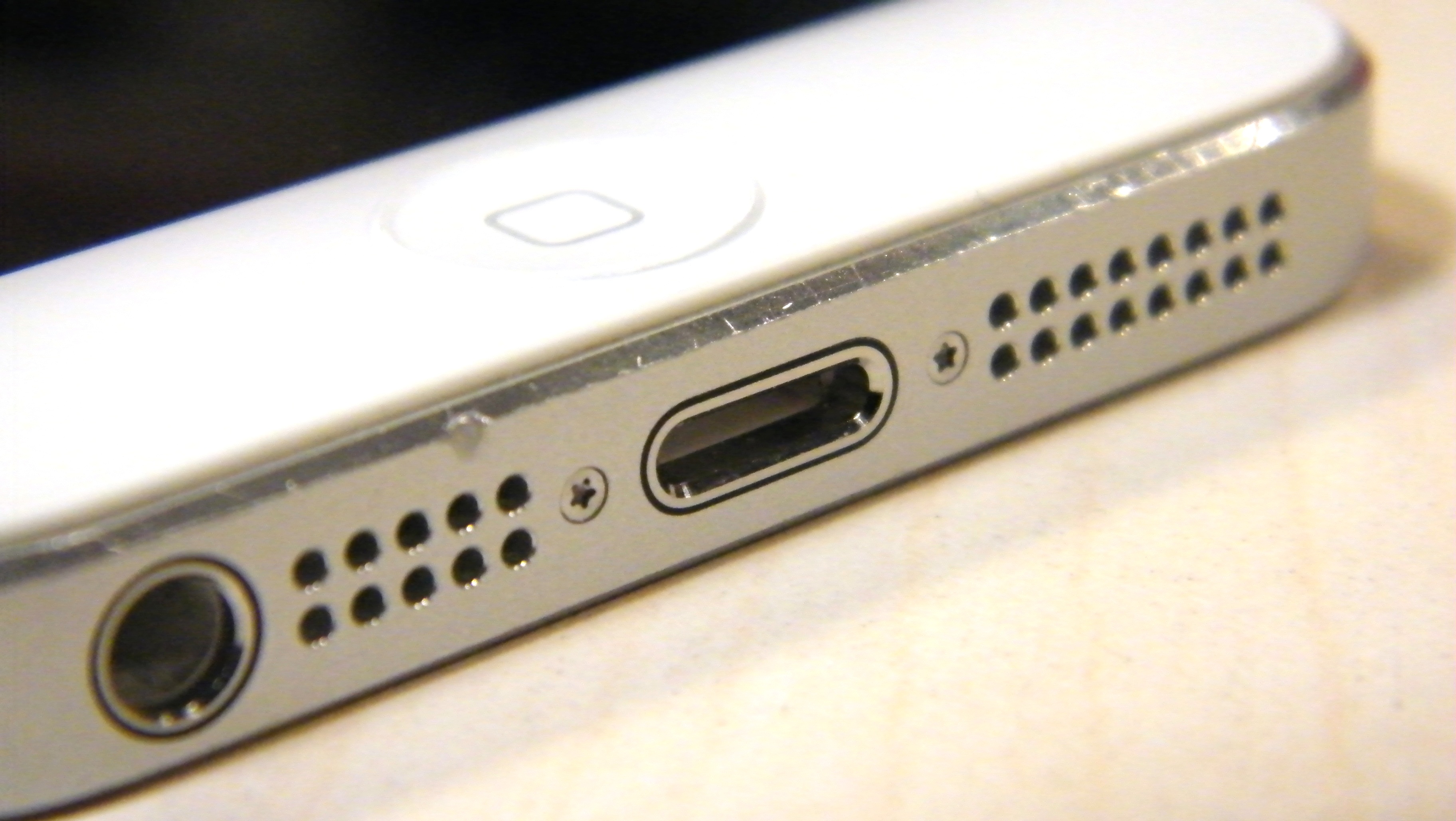 Blurry shots fail to instil confidence over iPhone 5S and iPhone 6 components