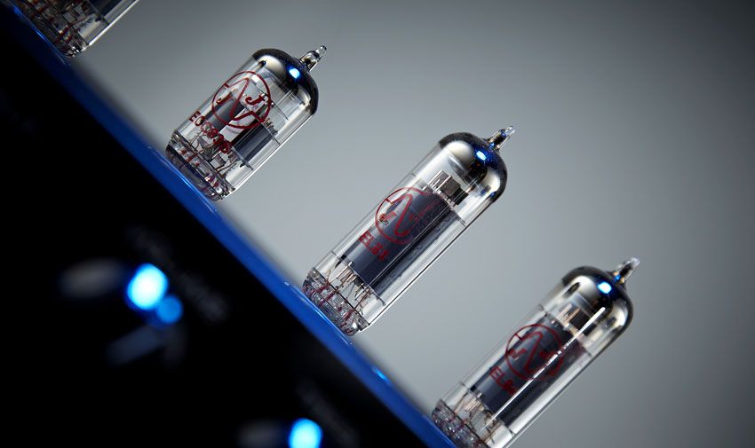 Two EL84 valves running flat out in parallel Class A provide the Sapphire's magical tone and response