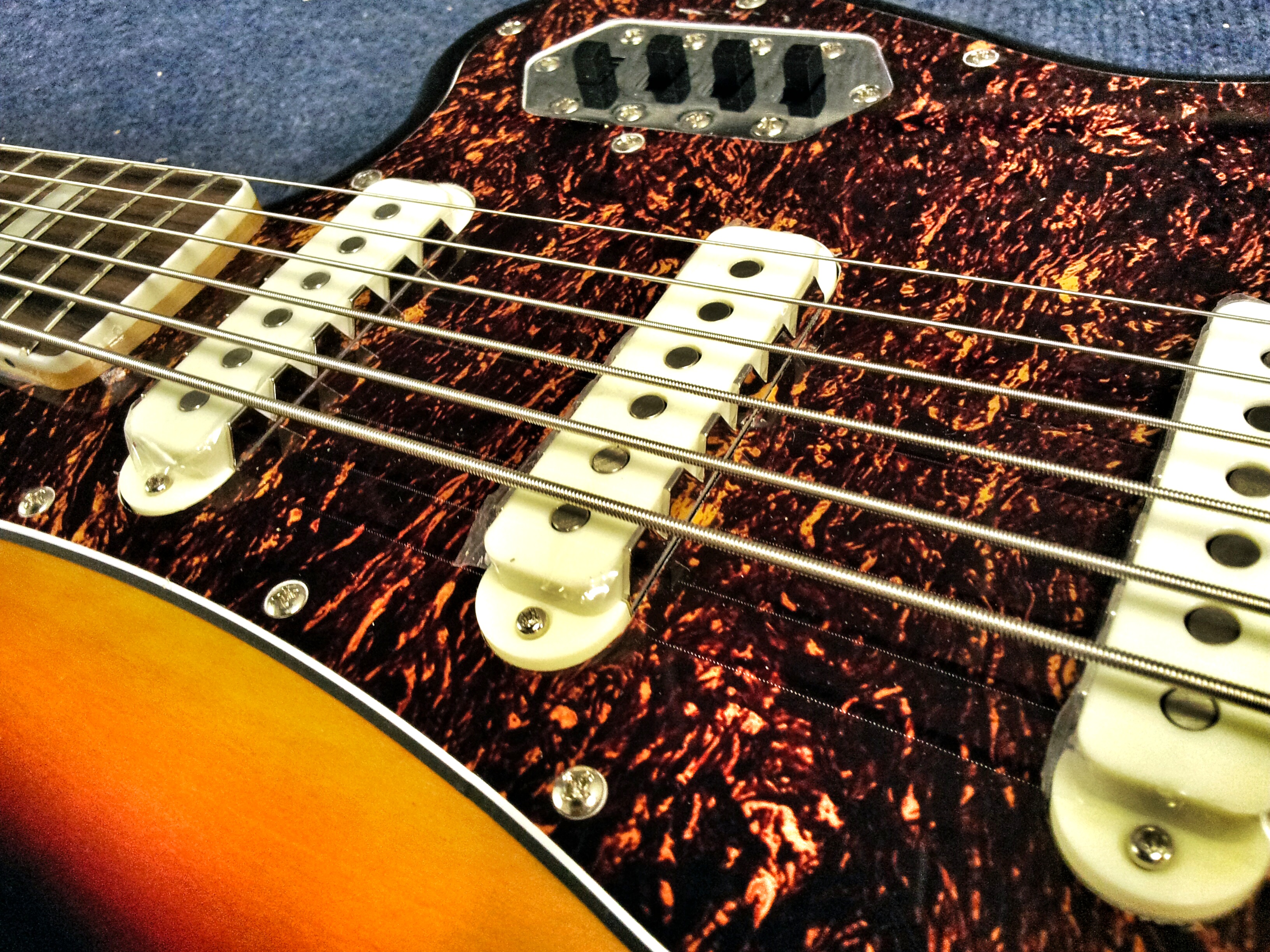 Squier Vintage Modified Bass VI