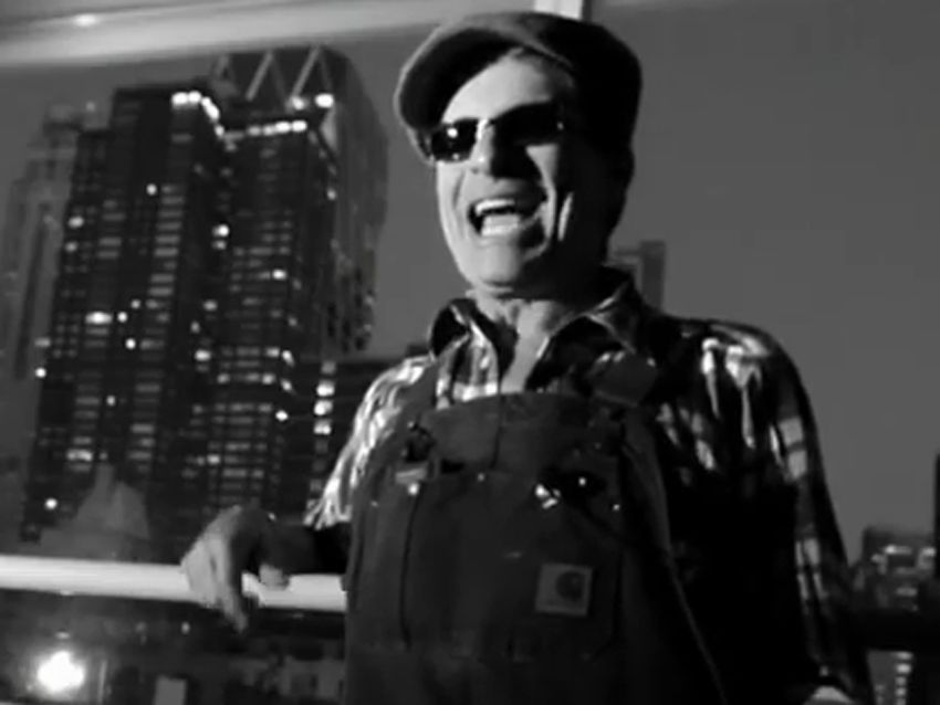 VIDEO: David Lee Roth explains Van Halen's 'no brown M&Ms' tour rider ...