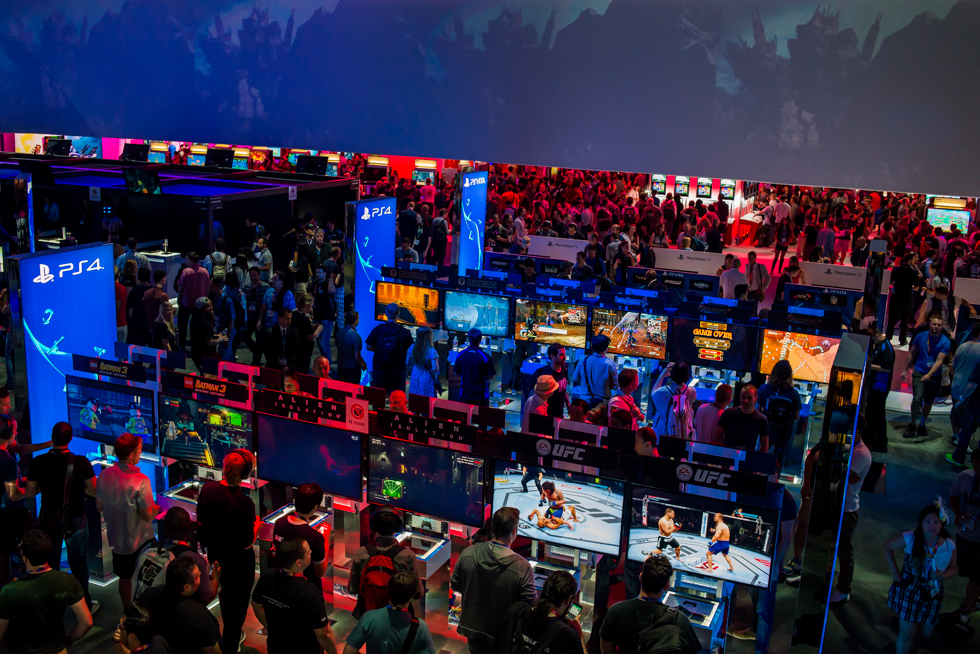 Spectators and wanderers - E3 2014 in photos: Gaming takes over Los ...