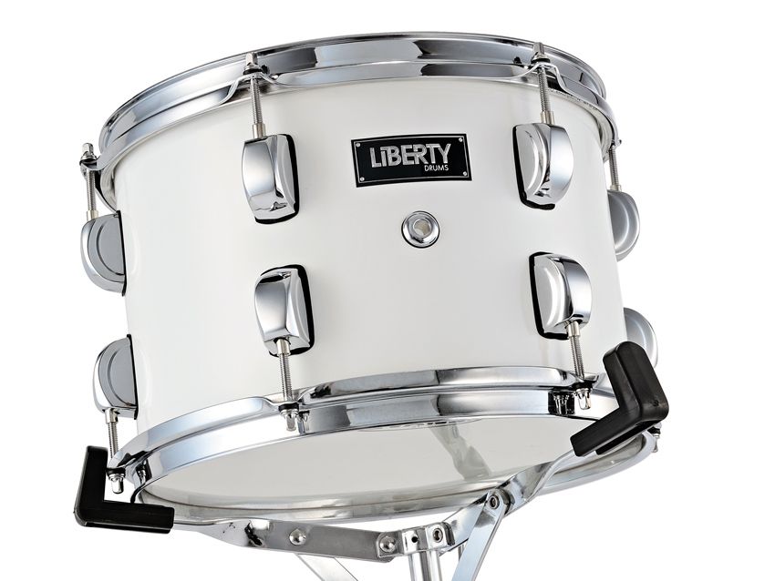 The lacquer finish also extends to the inside of the drums for a seamless flow of colour.