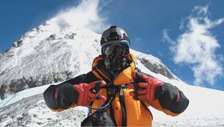 Dean Hall during his Everest ascent. Image via @rocket2guns.