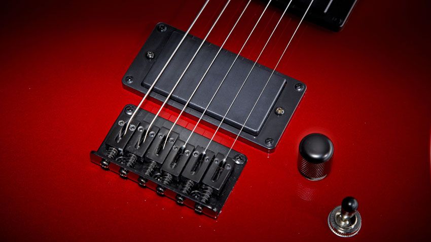 All the hardware is black-plated, including the six-saddle through-strung bridge