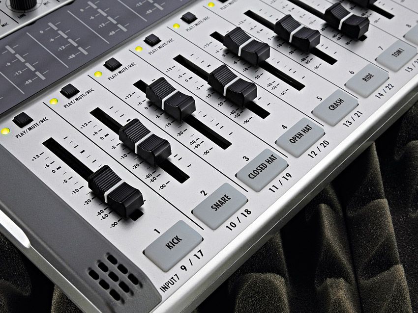 The faders and transport controls can be used to operate DAWs.