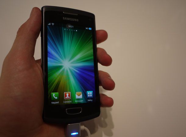 Samsung Wave 3 hands 4