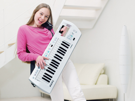 Roland Lucina AX-09