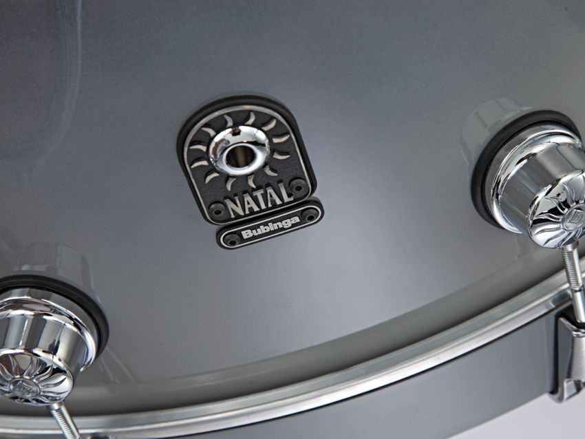 The sets are only distinguished by the ID badge on the bass drum which denotes the type of wood.