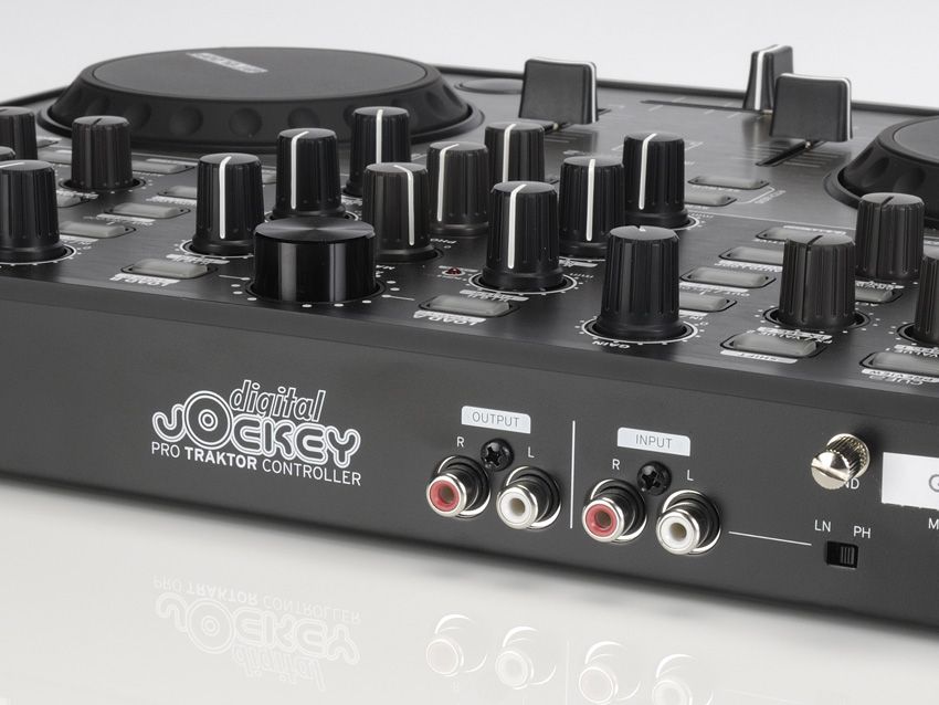 This version of the Digital Jockey 2 benefits from audio I/O.
