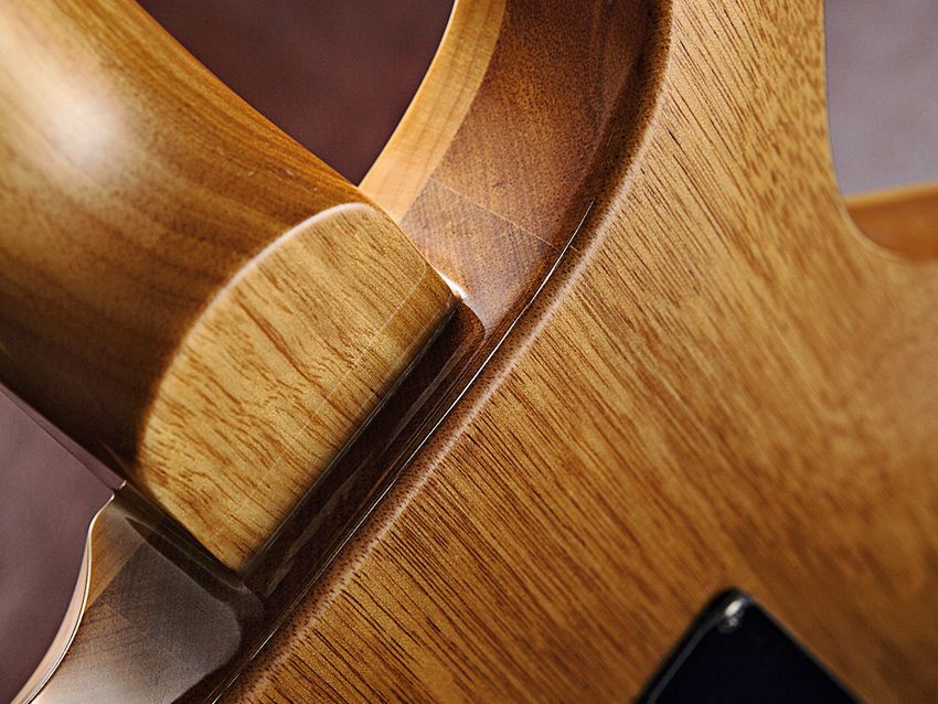 The SE Santana has the usual trademark cutaway to make dusty end access easy,