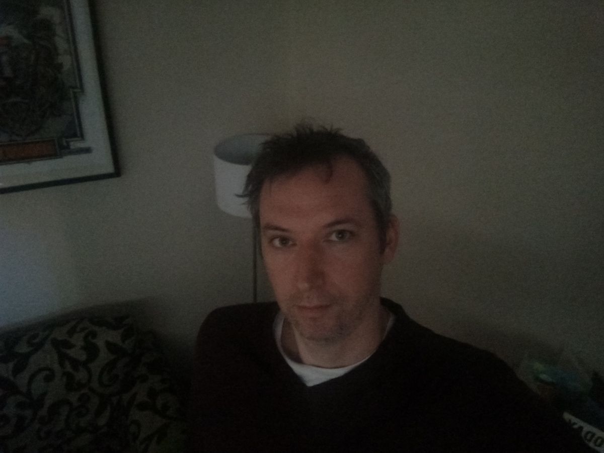 Even in a darkened room the selfie cam makes the most of limited light.