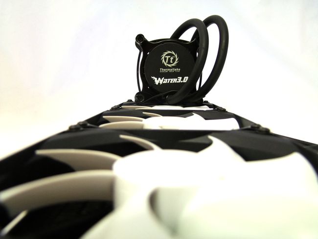 新しい PC ケースにアップグレードする方法