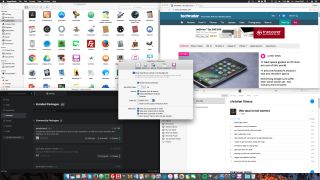 Skærmbillede fra en Apple-computer med flere åbne vinduer og programmer