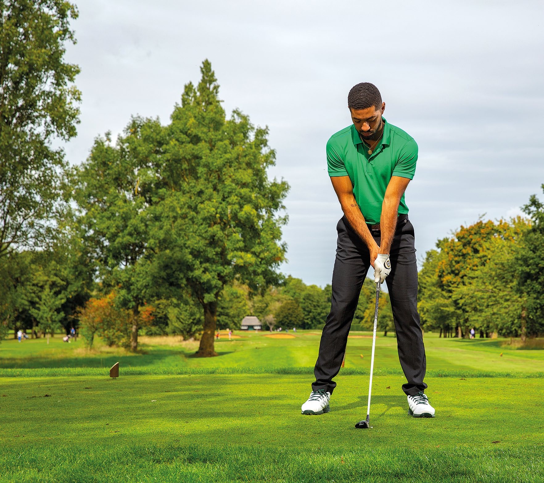 Trey Niven levelling up his shoulders by using a drill where the lead hand starts lower than the trail hand on the grip of the club