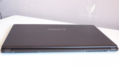 Gigabyte P37X top