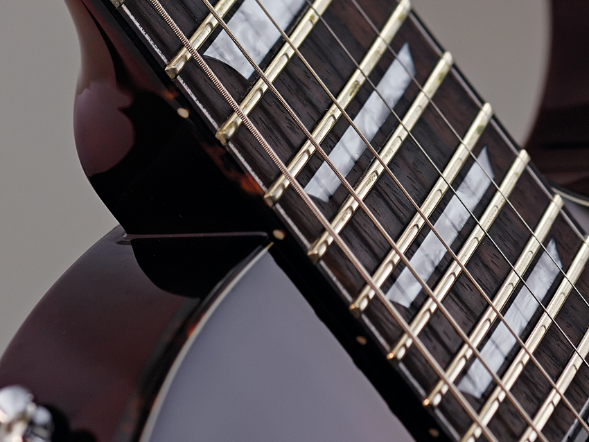 The Eclat Standard's medium jumbo frets are finely dressed.