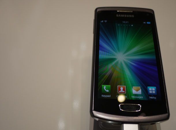 Samsung Wave 3 hands 1