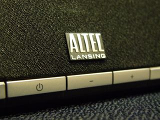 Altec Lansing Octiv 450 - sits well with your iPad