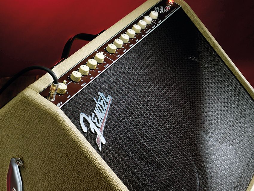 The Super-Sonic Twin evokes the looks of the non-reverb Twin of 1960-62.