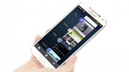Multiple apps running on the GALAXY S4
