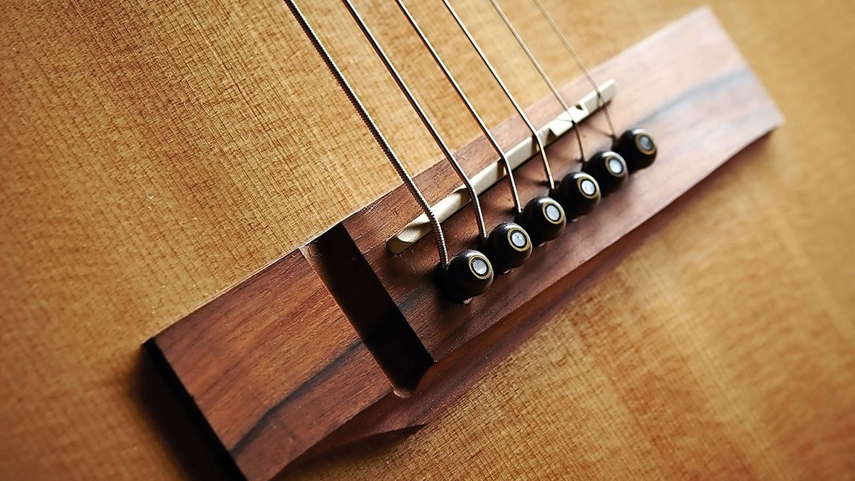 String spacing is 55mm at the bridge - a little tight for fingerstyle