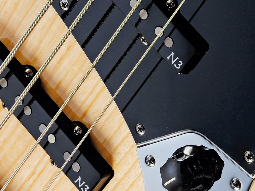 As with the other new models in Fender's Deluxe range this Jazz Bass comes complete with N3 noiseless pickups.