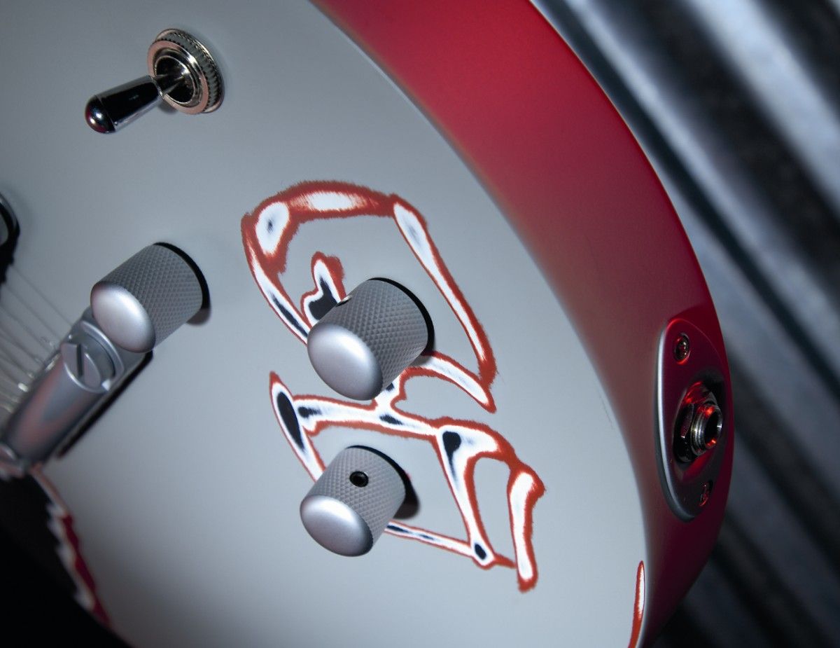 The finish is true to Hetfield's own guitar