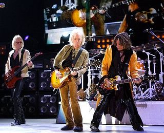 Aerosmith's guitarists live in concert