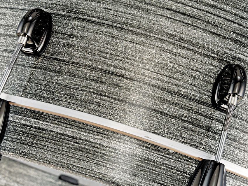 Grey Stardust is one of four new sparkle lacquer fi nishes and is subtly different on every Artisan drum.